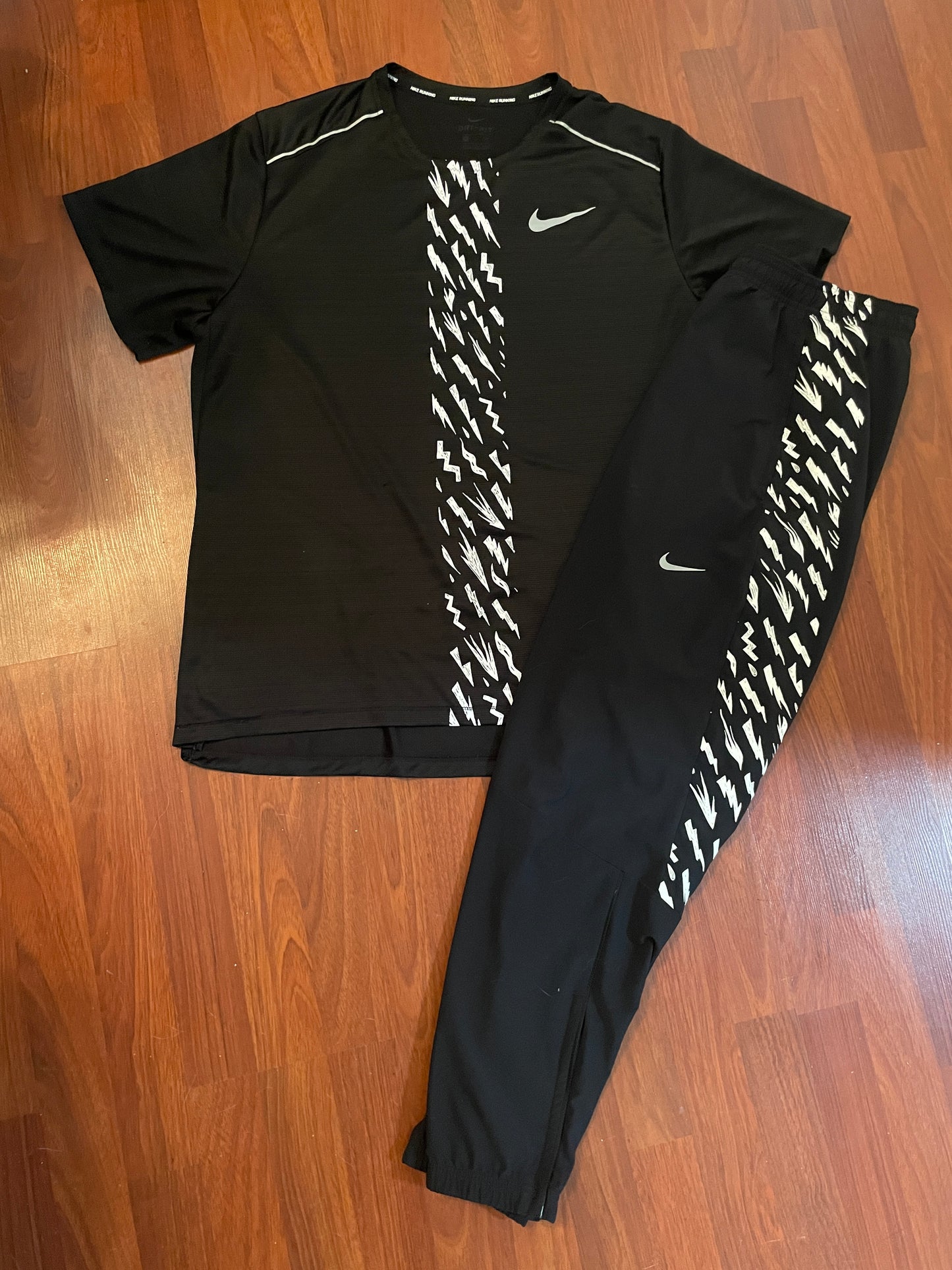 Nike Lightening Bolt set ⚡️