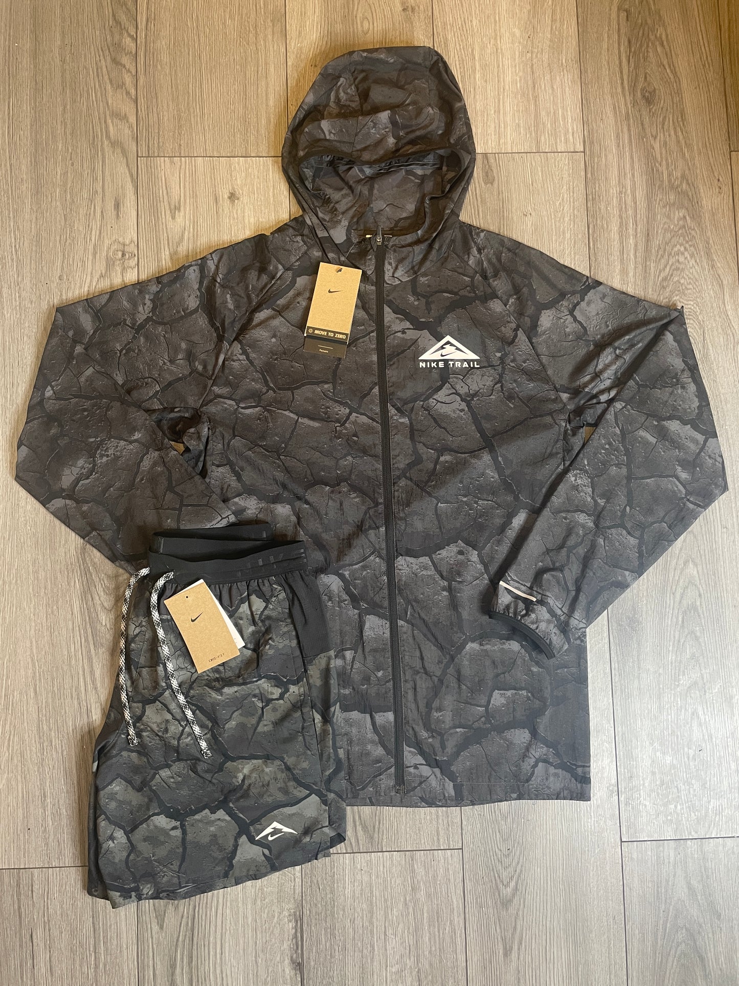 Nike trail Areez Set