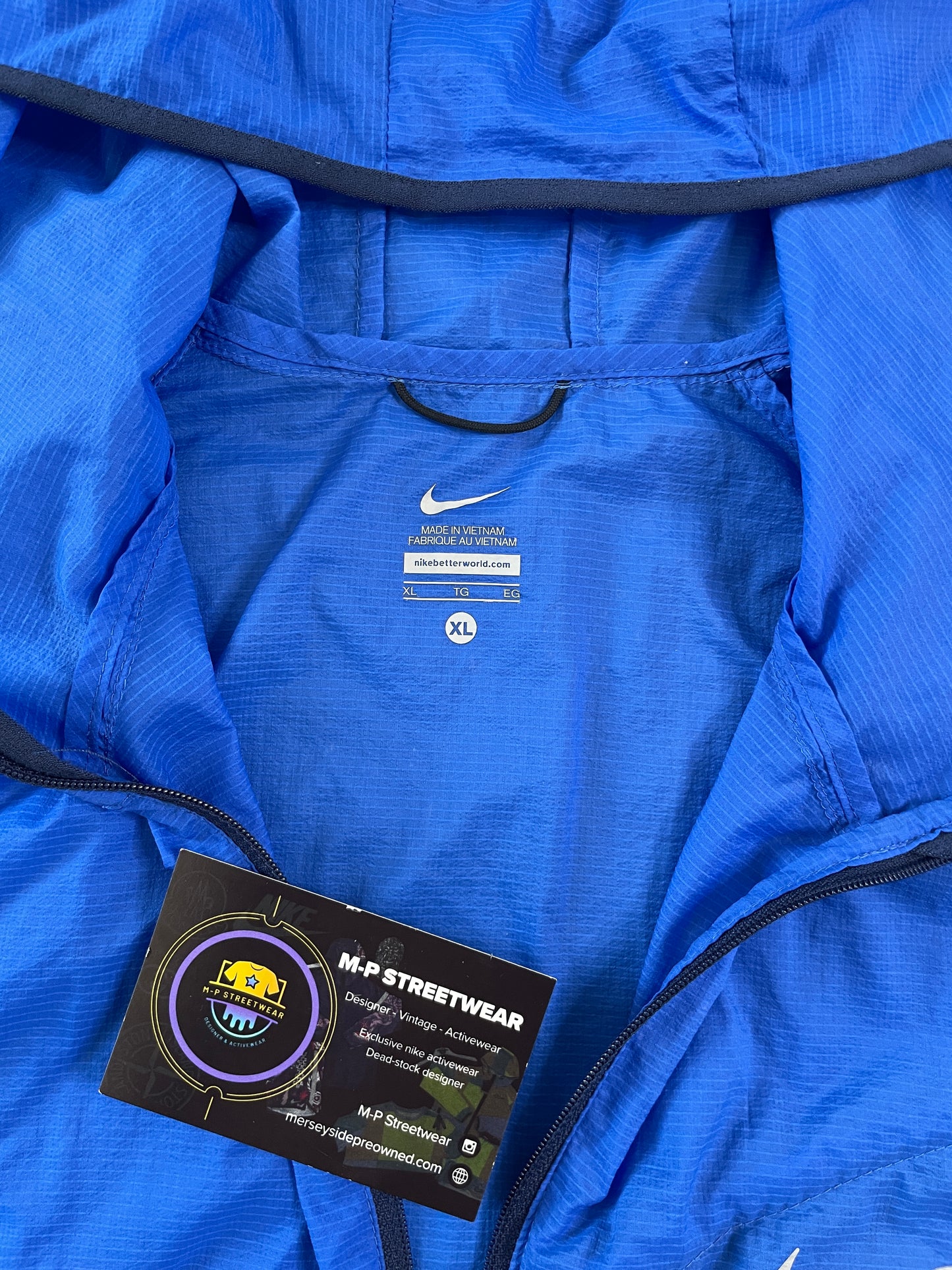 Nike Incredibly Light Windbreaker (XL)