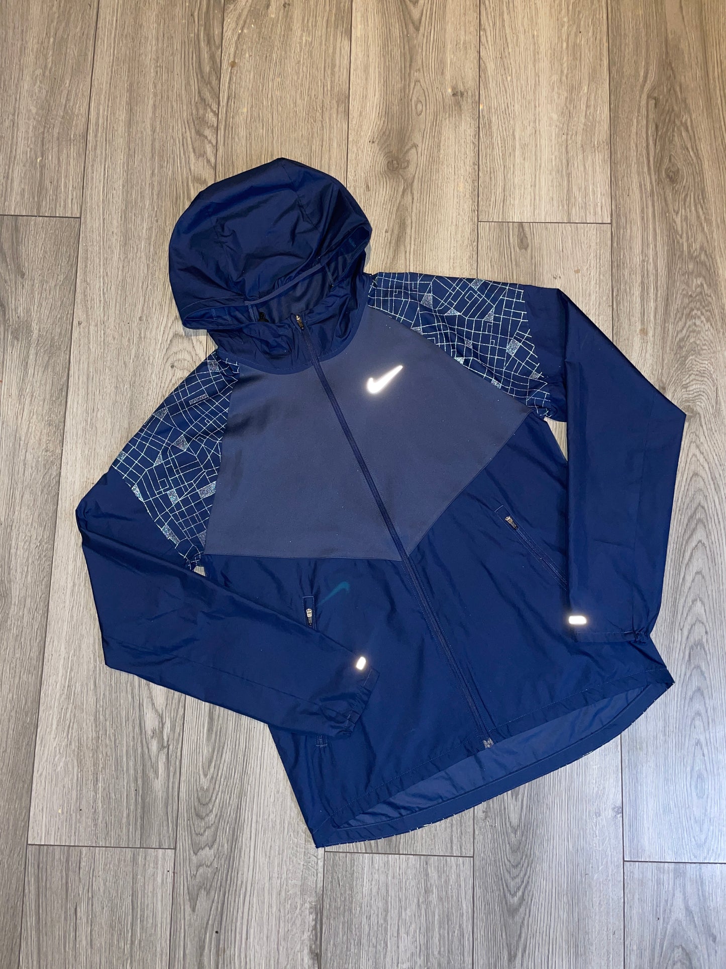 Nike windbreaker web