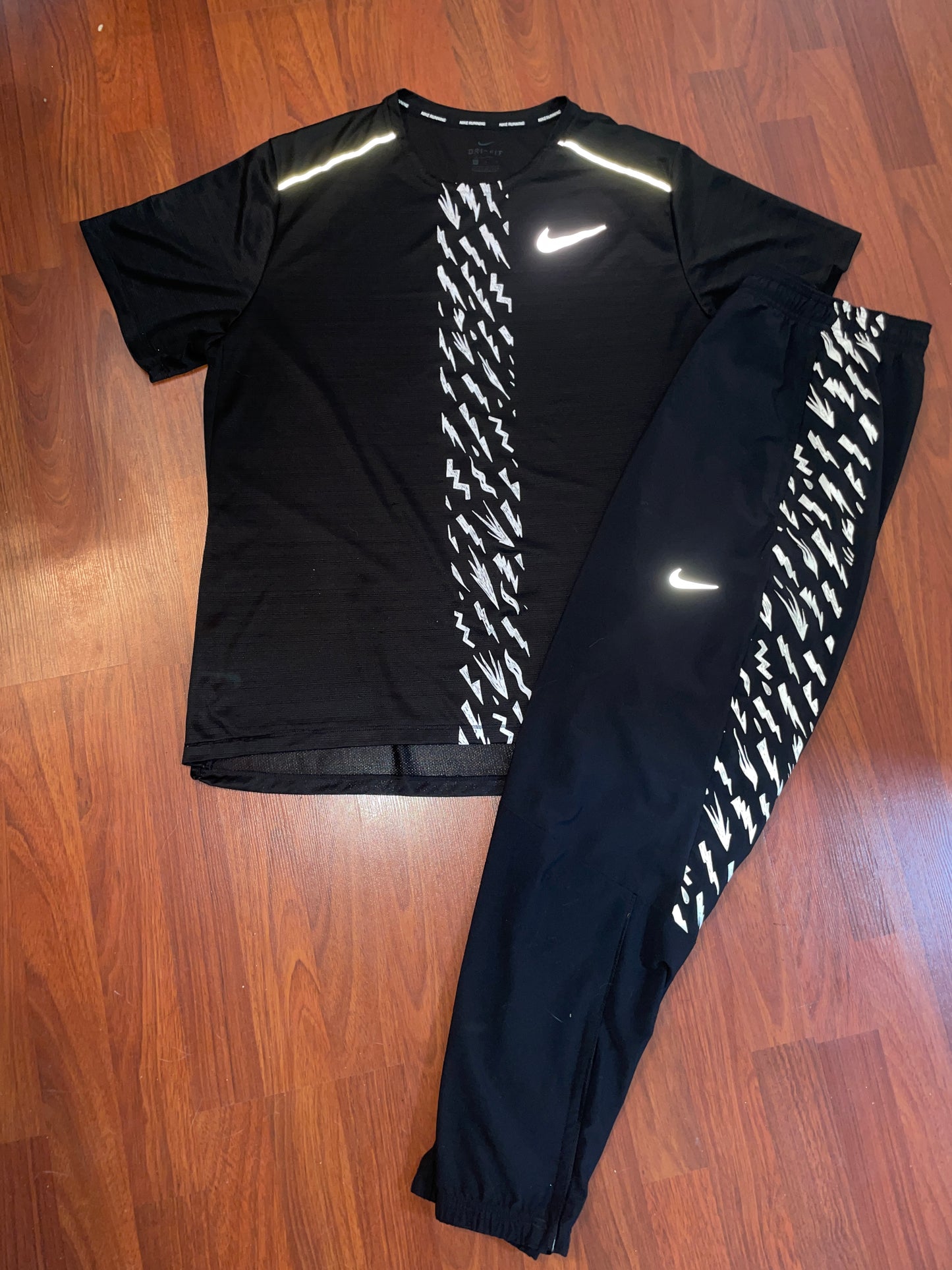 Nike Lightening Bolt set ⚡️