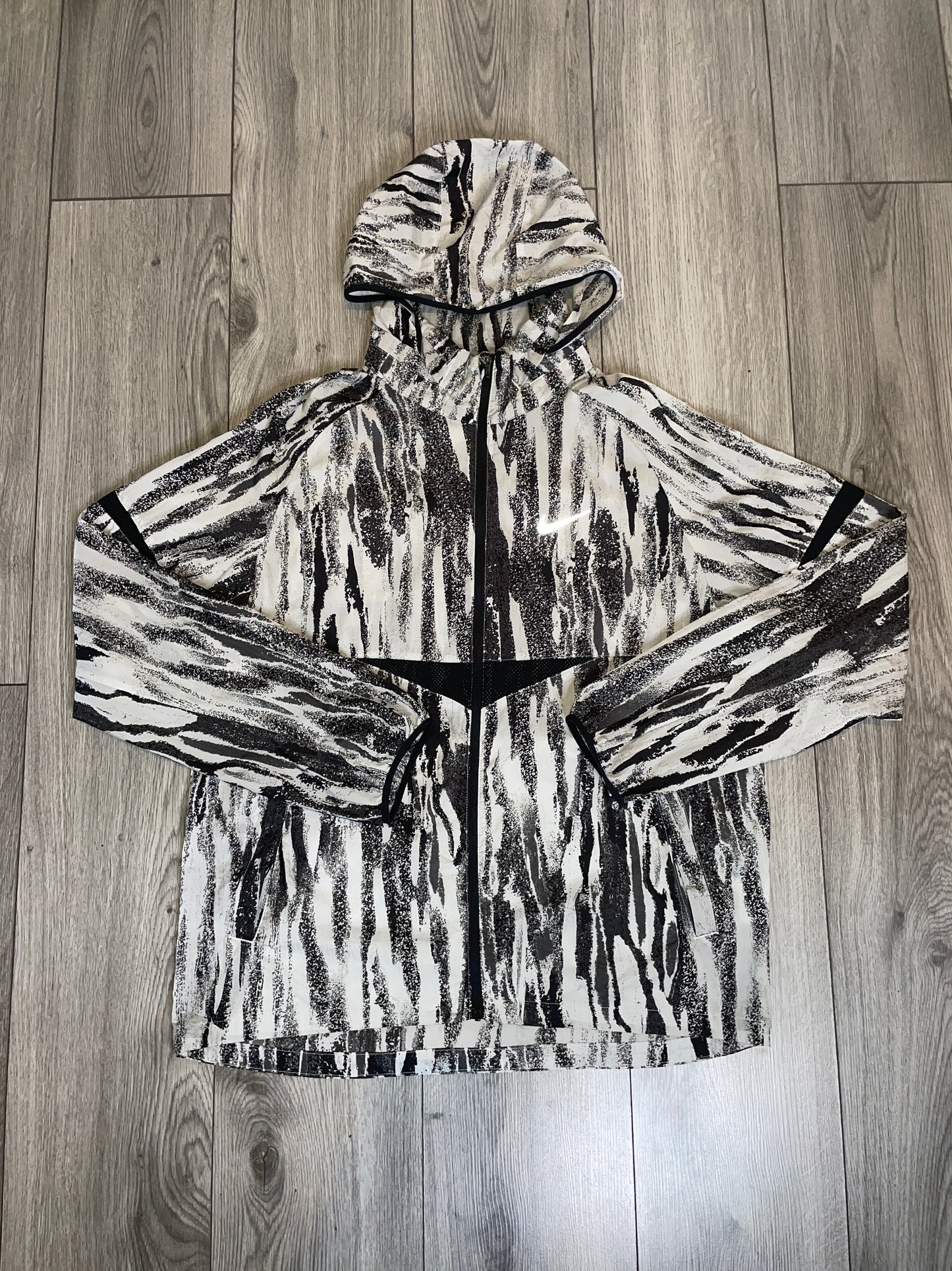 Nike Zebra Windbreaker 🦓