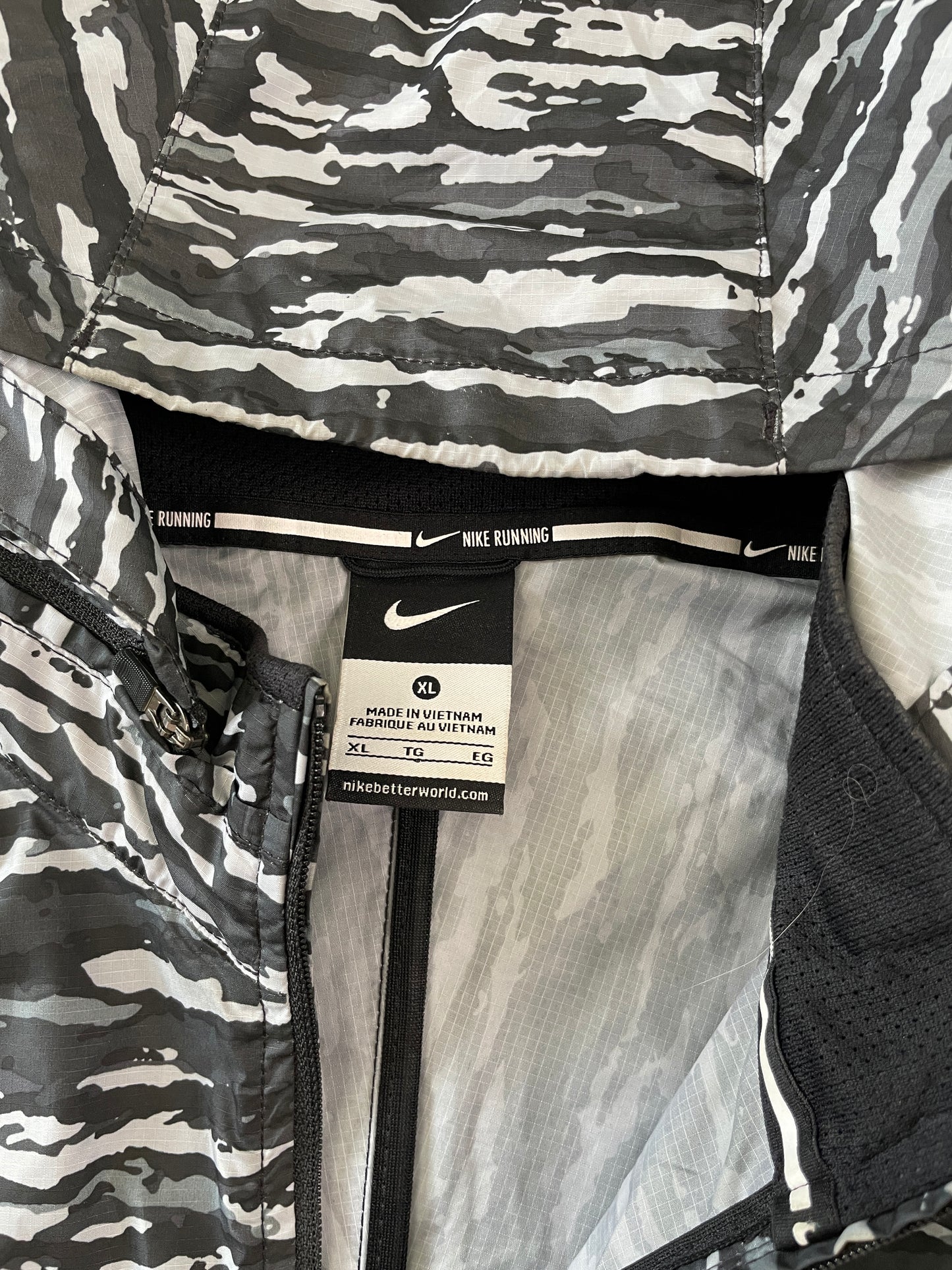 Nike Zebra Windbreaker (XL)🦓