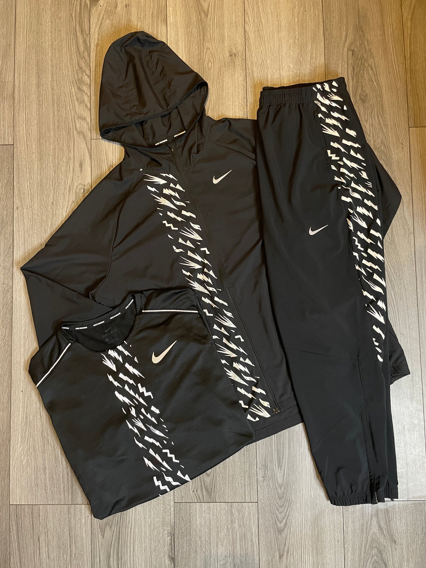 Nike 3 piece set lightening bolt ⚡️